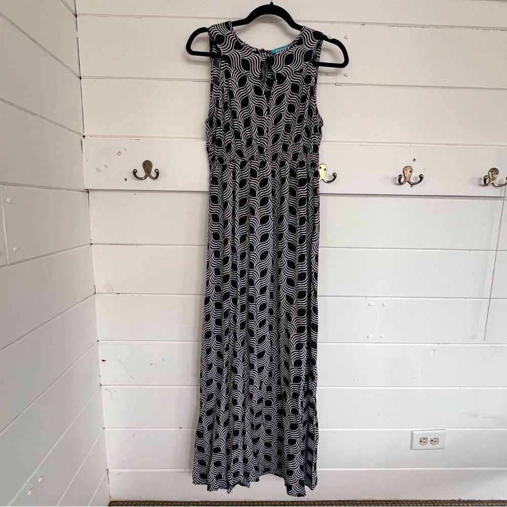 Escapada Geometric Black and White Empire Waist Maxi-Dress. Size M.
